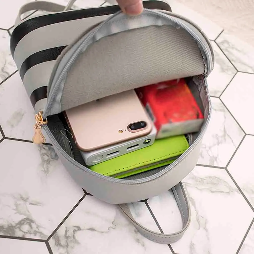 Backpack Women Fashion Girl Smiley Headphone Hole Backpack Slung Shoulder Bags Mobile Phone Purse mochila
Backpack Women Fashion Girl Smiley Headphone Hole Backpack Slung Shoulder Bags Mobile Phone Purse mochila