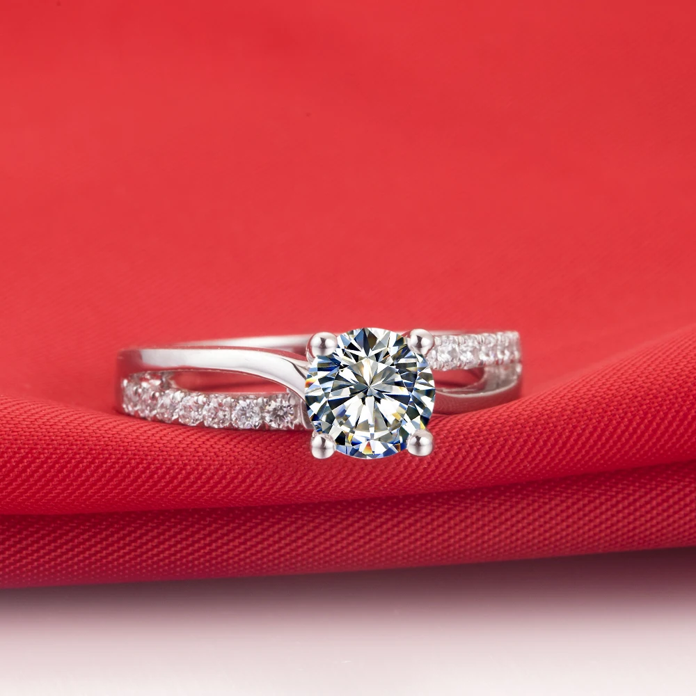 AU585 1Ct G H VVS1 Certified Round Moissanite Diamond Ring Prongs Female Solid 14K White Gold Jewelry for Women Anniversary Ring
AU585 1Ct G H VVS1 Certified Round Moissanite Diamond Ring Prongs Female Solid 14K White Gold Jewelry for Women Anniversary Ring