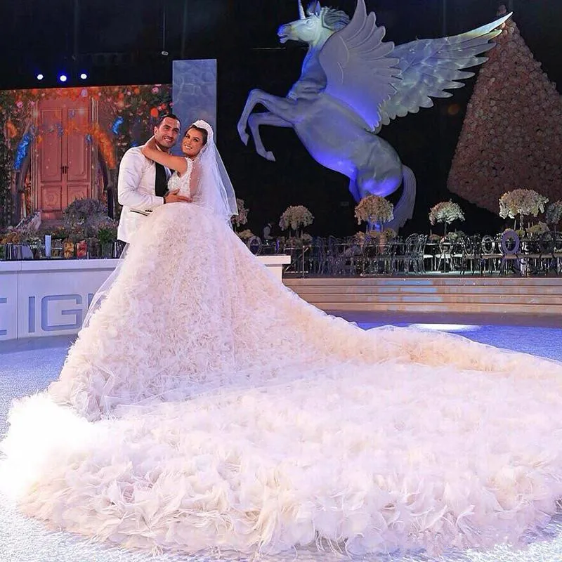 Luxurious 3D Applique Wedding Dress With Detachable Long Train V-Neck High Quality Bridal Dress Custom Made Tiered Wedding Gown
Luxurious 3D Applique Wedding Dress With Detachable Long Train V-Neck High Quality Bridal Dress Custom Made Tiered Wedding Gown