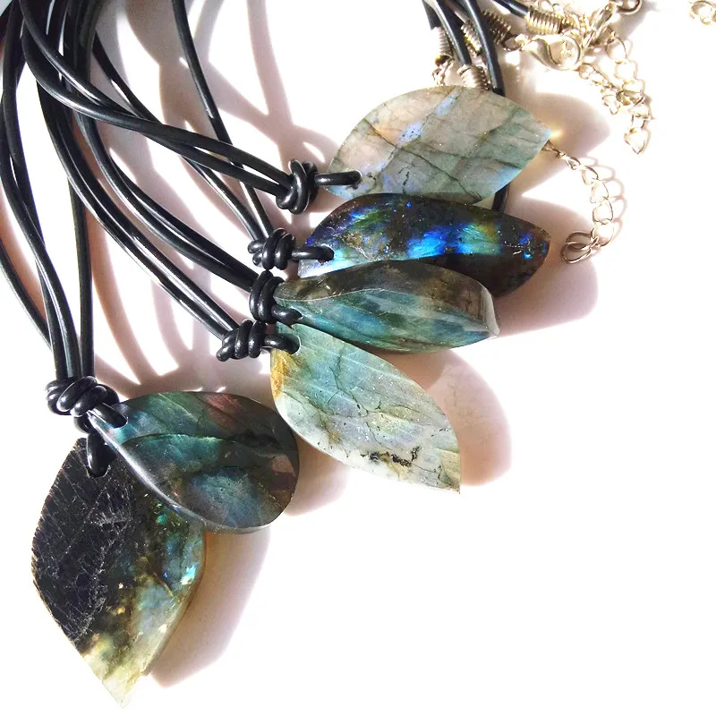 1pcs Natural Labradorite Crystal Drop-shaped Pendants Treatment Stone Christmas gifts
1pcs Natural Labradorite Crystal Drop-shaped Pendants Treatment Stone Christmas gifts