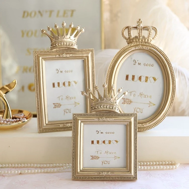 3/4/6/7Inch Creative Retro Crown Photo Frame European Court Style Embossed Gold DIY Photo Frame Wedding Gift Desktop Decor ZM160
3/4/6/7Inch Creative Retro Crown Photo Frame European Court Style Embossed Gold DIY Photo Frame Wedding Gift Desktop Decor ZM160