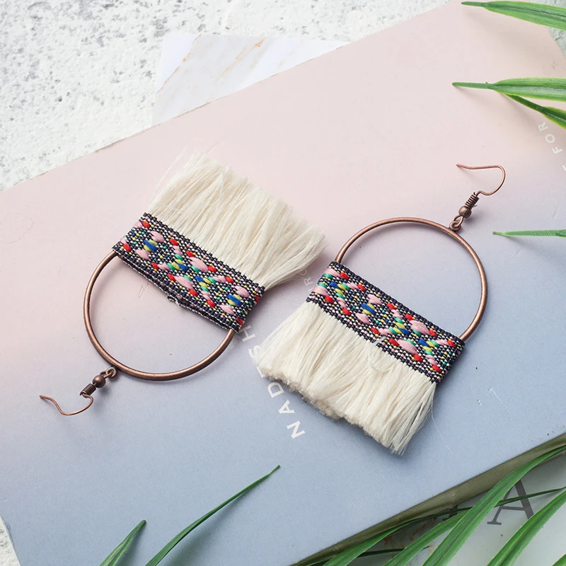 Antique Alloy Bohemian Style Handmade Craft Fabric Tassel Brush Dangle Drop Earrings for Women Ladies Girls Jewelry Ornaments
Antique Alloy Bohemian Style Handmade Craft Fabric Tassel Brush Dangle Drop Earrings for Women Ladies Girls Jewelry Ornaments