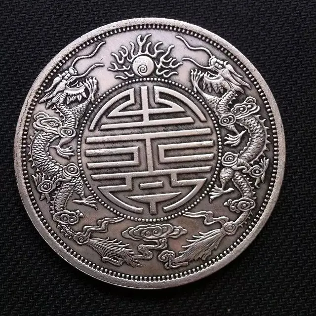 The silver in Guangdong province made of silver base flat regain two Ssangyong Ssangyong in silver 8.8CM.
The silver in Guangdong province made of silver base flat regain two Ssangyong Ssangyong in silver 8.8CM.