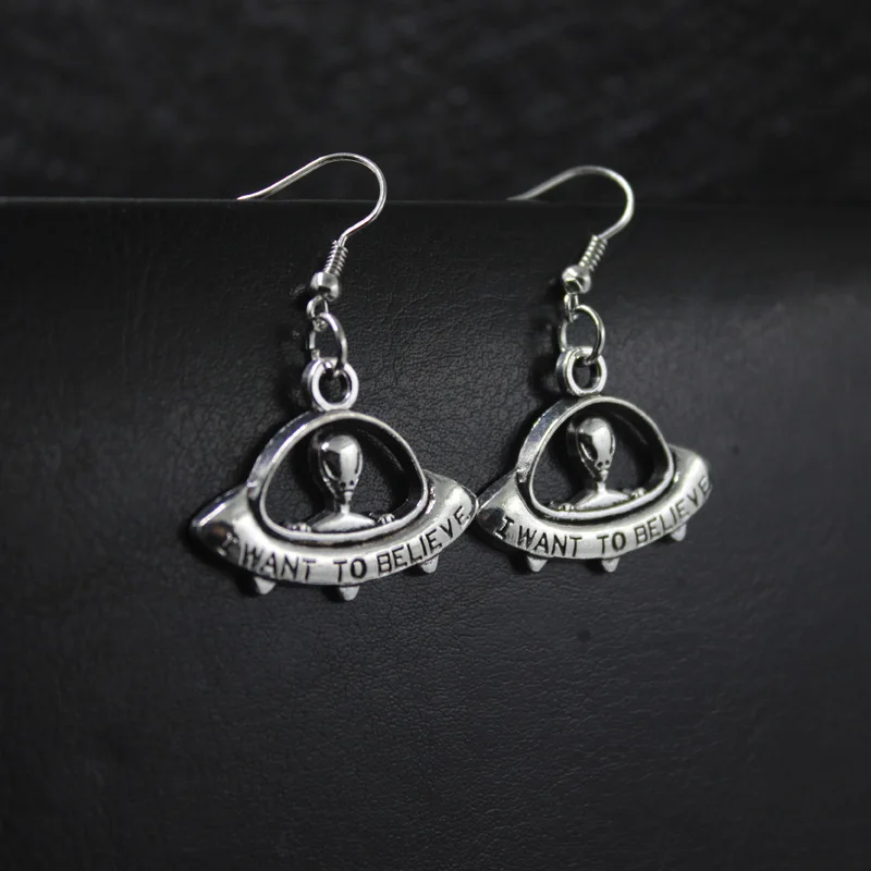 New Antique Silver Color Alien UFO Spaceship Charms Drop Earrings For Women Gift Jewelry Making 1 pair/lot HE1018
New Antique Silver Color Alien UFO Spaceship Charms Drop Earrings For Women Gift Jewelry Making 1 pair/lot HE1018