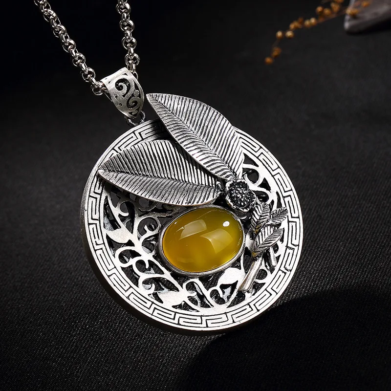 2108 New silver S990 silver dollar Topaz Korean Edition hollowed out silver sterling sweater chain lady's pendant wholesale
2108 New silver S990 silver dollar Topaz Korean Edition hollowed out silver sterling sweater chain lady's pendant wholesale