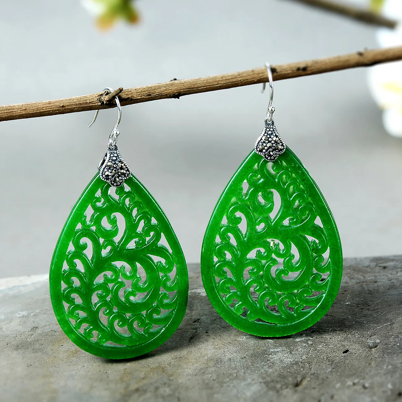 2019 Vintage Jasper Earrings For Lady Real Silver Waterdrop Hand Carve Hollow Luxury Earrings Jewelry For Engagement Christmas
2019 Vintage Jasper Earrings For Lady Real Silver Waterdrop Hand Carve Hollow Luxury Earrings Jewelry For Engagement Christmas
