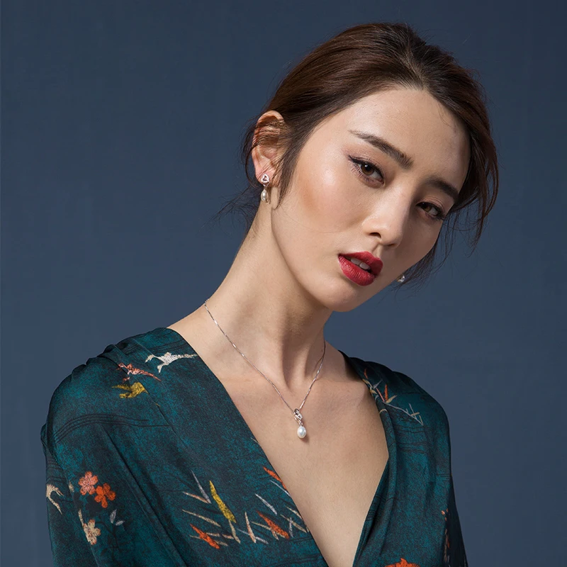 Fashion Natural Freshwater white pearl pendant 925 Sterling Silver chain for Female Wedding Jewelry classic Simple Pearl Jewelry
Fashion Natural Freshwater white pearl pendant 925 Sterling Silver chain for Female Wedding Jewelry classic Simple Pearl Jewelry