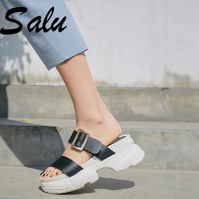 Salu 2020 Women Classic Design Sandals High Heels Genuine Leather Wedge Sandals Summer Beach Shoes Woman Gladiator
Salu 2020 Women Classic Design Sandals High Heels Genuine Leather Wedge Sandals Summer Beach Shoes Woman Gladiator