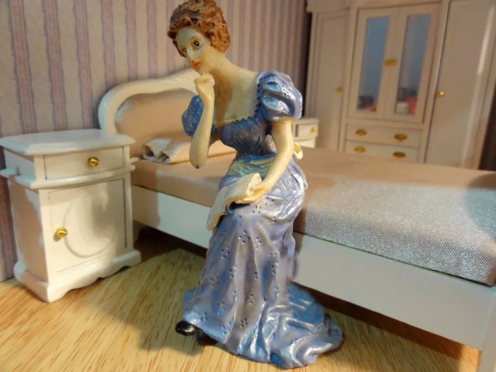 A03-X015 children baby Toy 1:12 Dollhouse mini Furniture Miniature rement Accessories doll resin blue dress lady 1pcs
A03-X015 children baby Toy 1:12 Dollhouse mini Furniture Miniature rement Accessories doll resin blue dress lady 1pcs