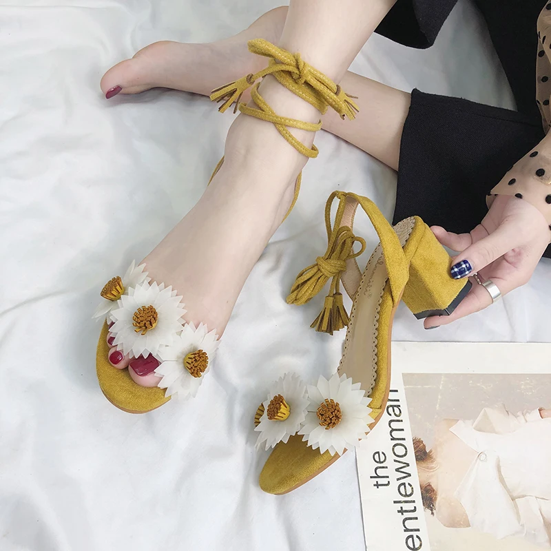 2019 Women Ankle Strap Heel Sandals Summer Flower Sweet Style Lace Up Heels Shoes For Women's Sandals Casual Ladies Pumps
2019 Women Ankle Strap Heel Sandals Summer Flower Sweet Style Lace Up Heels Shoes For Women's Sandals Casual Ladies Pumps