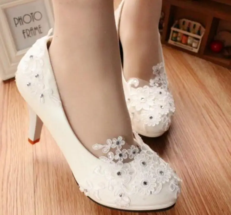 Round toes platforms high heels wedding shoes women fashion beautiful handmade lace rhinestones brides shoes plus size
Round toes platforms high heels wedding shoes women fashion beautiful handmade lace rhinestones brides shoes plus size
