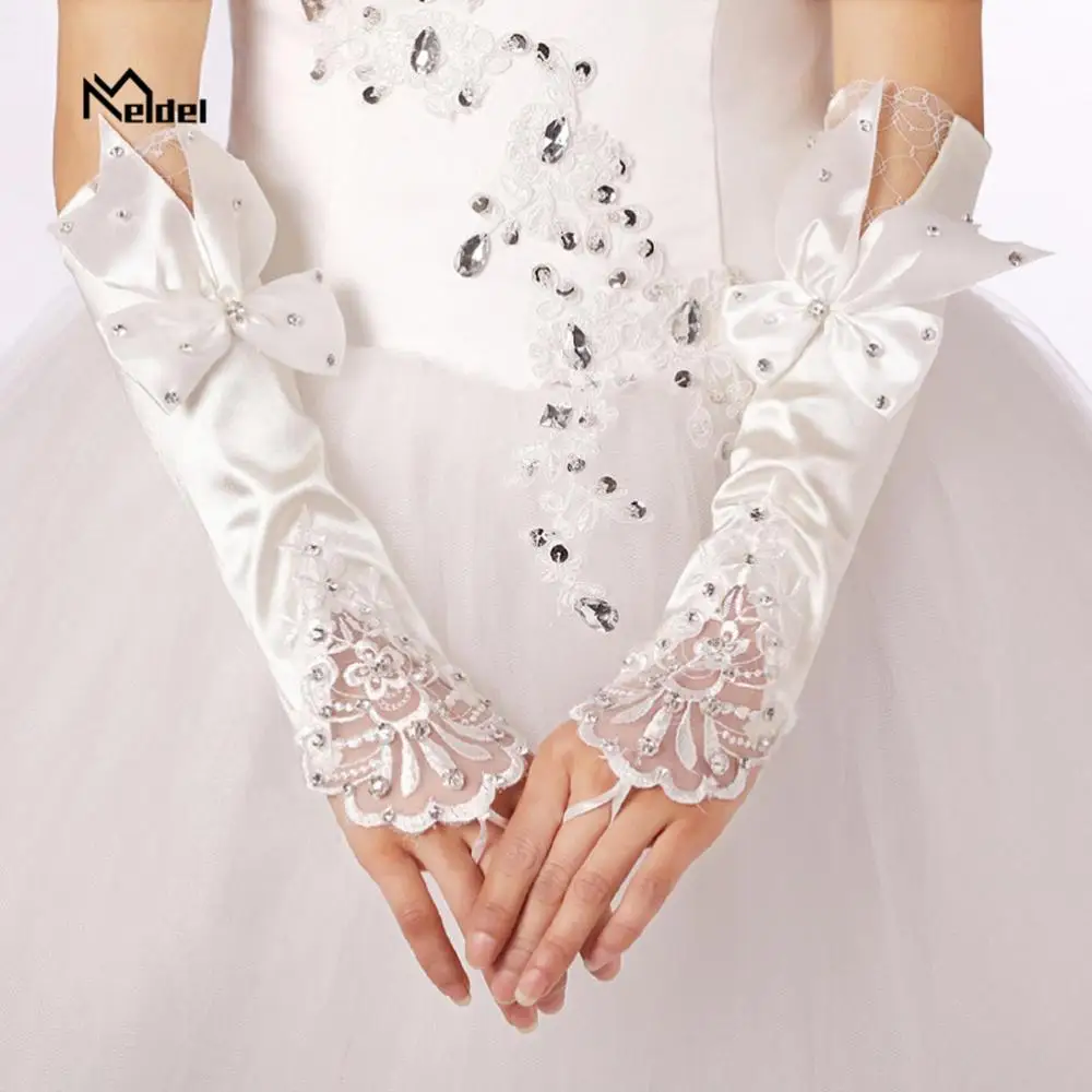 Fashion Stain Short White Bridal Gloves with Beadings Lace Fingerless Bridal Wedding Gloves
Fashion Stain Short White Bridal Gloves with Beadings Lace Fingerless Bridal Wedding Gloves