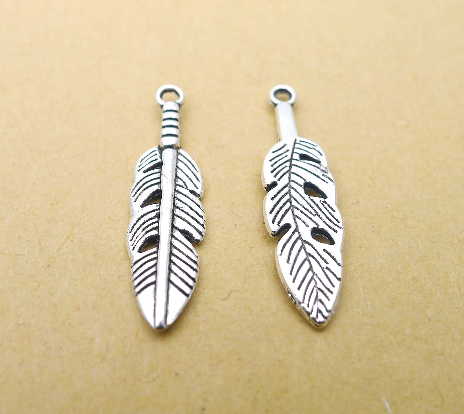 40pcs charm feather pendants 29x8mm 1.1g Tibetan Antique Silver Handmade Europe Jewelry DIY alloy accessories
40pcs charm feather pendants 29x8mm 1.1g Tibetan Antique Silver Handmade Europe Jewelry DIY alloy accessories