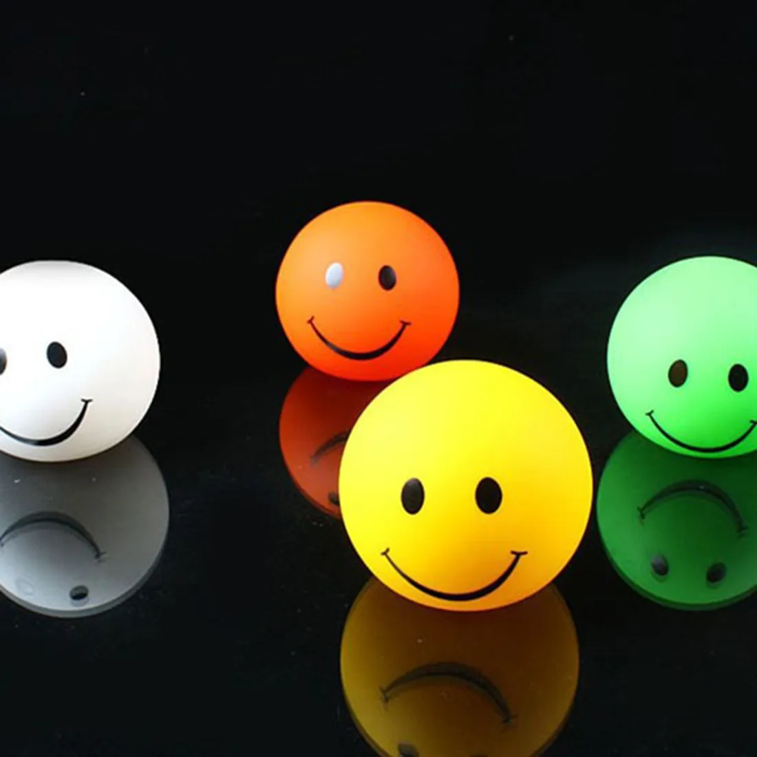 New Colorful Changing LED Smiling Face Shaped Night Light Lamp For Party Bedroom Decor Wedding Christmas Gifts
New Colorful Changing LED Smiling Face Shaped Night Light Lamp For Party Bedroom Decor Wedding Christmas Gifts