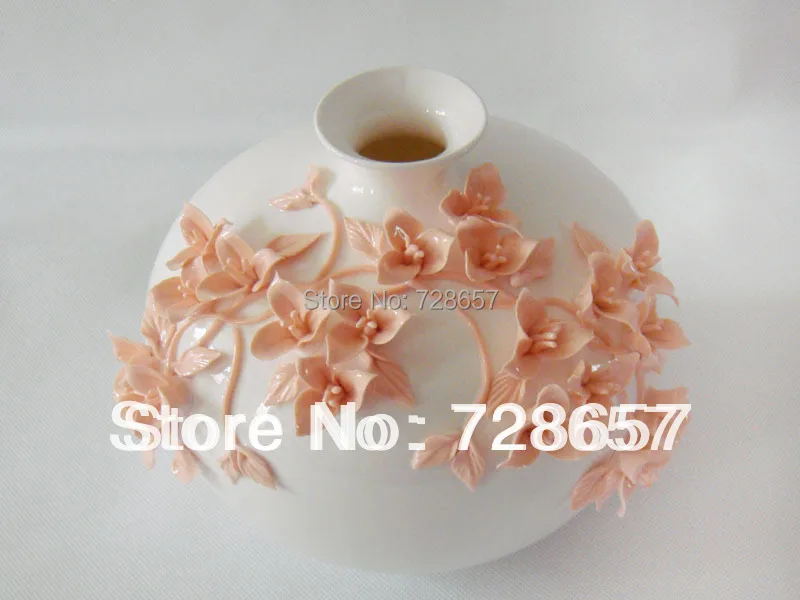 Classical Traditional Chinese Ceramic and Porcelain Vase Decorative Pottery Art and Craft Ornament Accessories Embellishment
Classical Traditional Chinese Ceramic and Porcelain Vase Decorative Pottery Art and Craft Ornament Accessories Embellishment