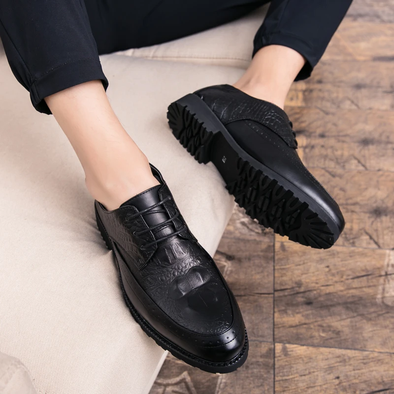 YEINSHAARS Crocodile Pattern Leather Brogue Mens Flats Shoes Casual British Style Men Oxfords Fashion Brand Dress Shoes For Men
YEINSHAARS Crocodile Pattern Leather Brogue Mens Flats Shoes Casual British Style Men Oxfords Fashion Brand Dress Shoes For Men