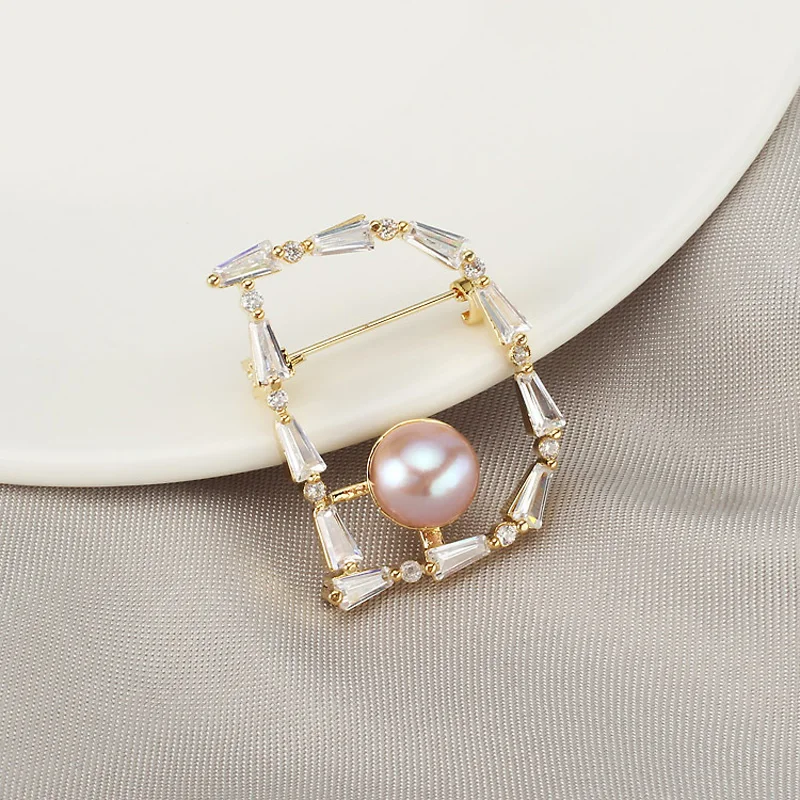 Luxury Crystal Gold Color Plated Brooches Women Natural Pearl Brooch Pins Jewelry for Wedding Party Rhinestone Pins Accessories
Luxury Crystal Gold Color Plated Brooches Women Natural Pearl Brooch Pins Jewelry for Wedding Party Rhinestone Pins Accessories