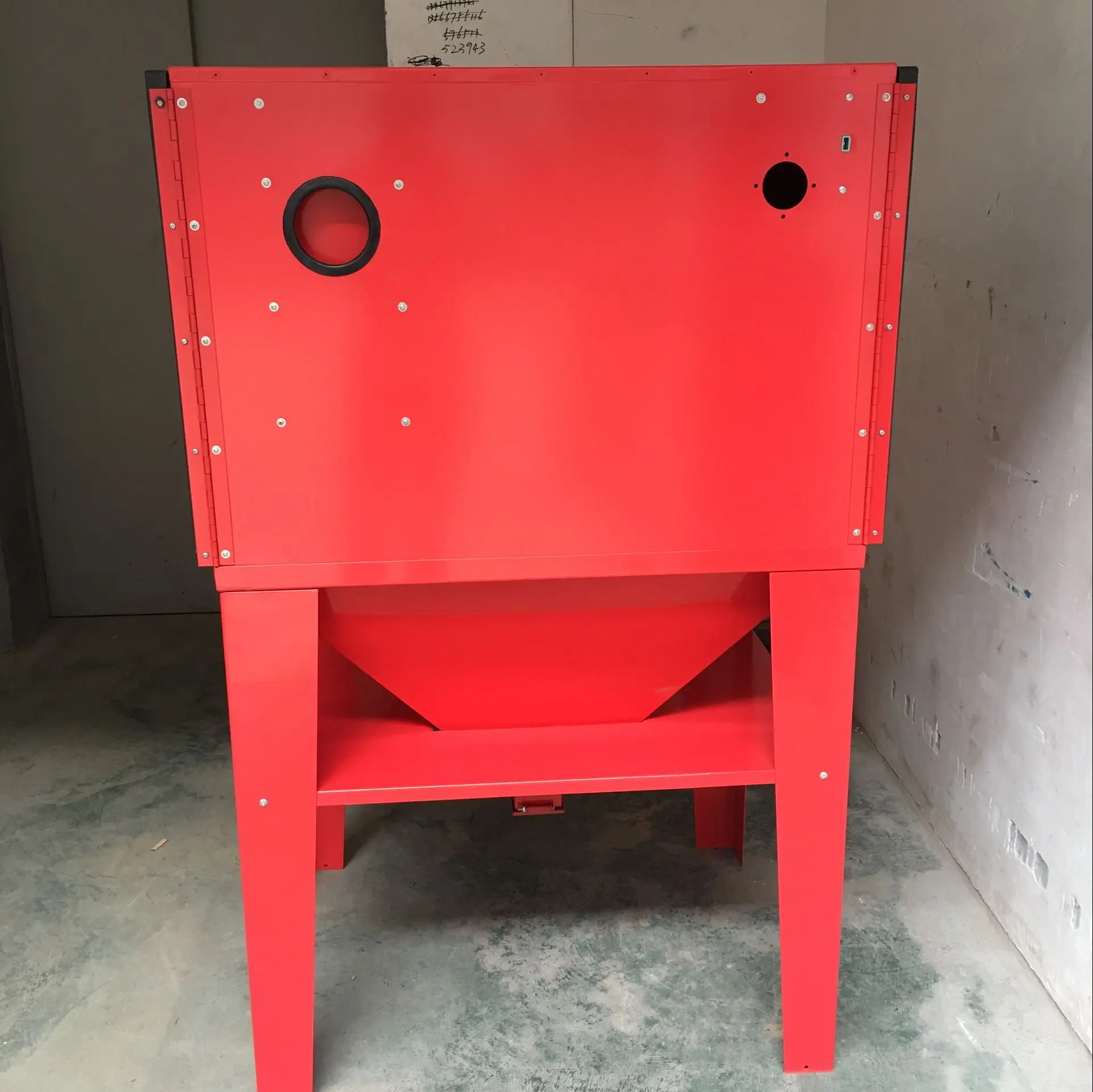 Sand blasting machine SBC350 vertical full closed rust removal decontamination convenient, fast quality and quantity guarantee.
Sand blasting machine SBC350 vertical full closed rust removal decontamination convenient, fast quality and quantity guarantee.