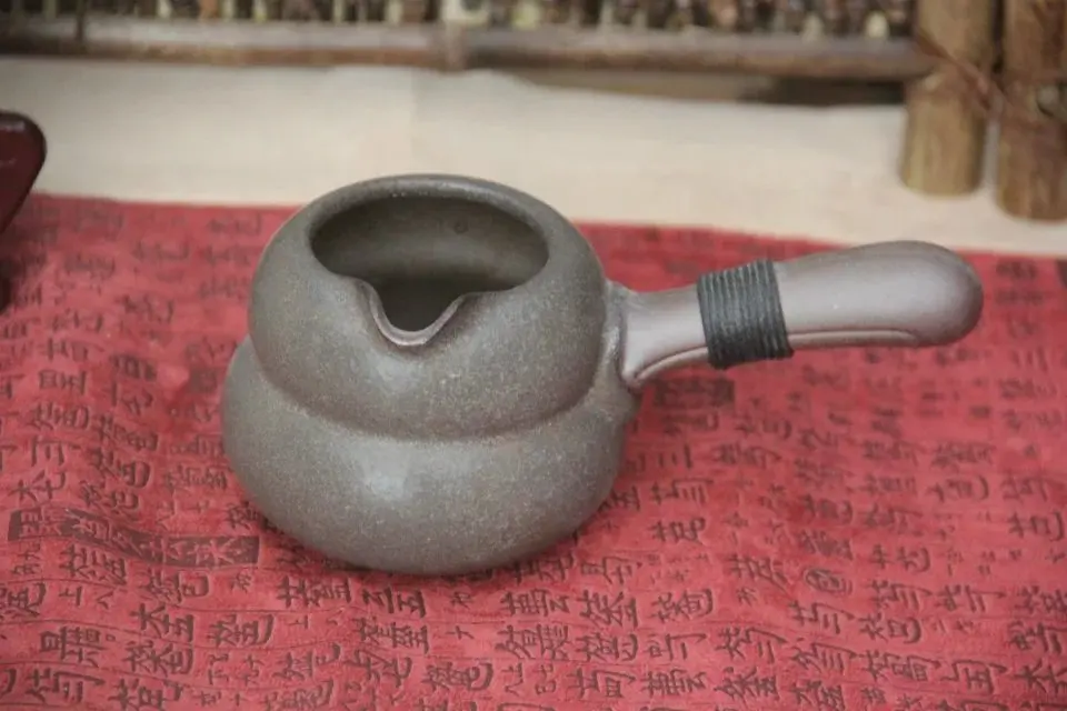 Чайный сервиз из пурпурной керамики ча-Хай, все в порядке, морские вулканические камни
Чайный сервиз из пурпурной керамики ча-Хай, все в порядке, морские вулканические камни