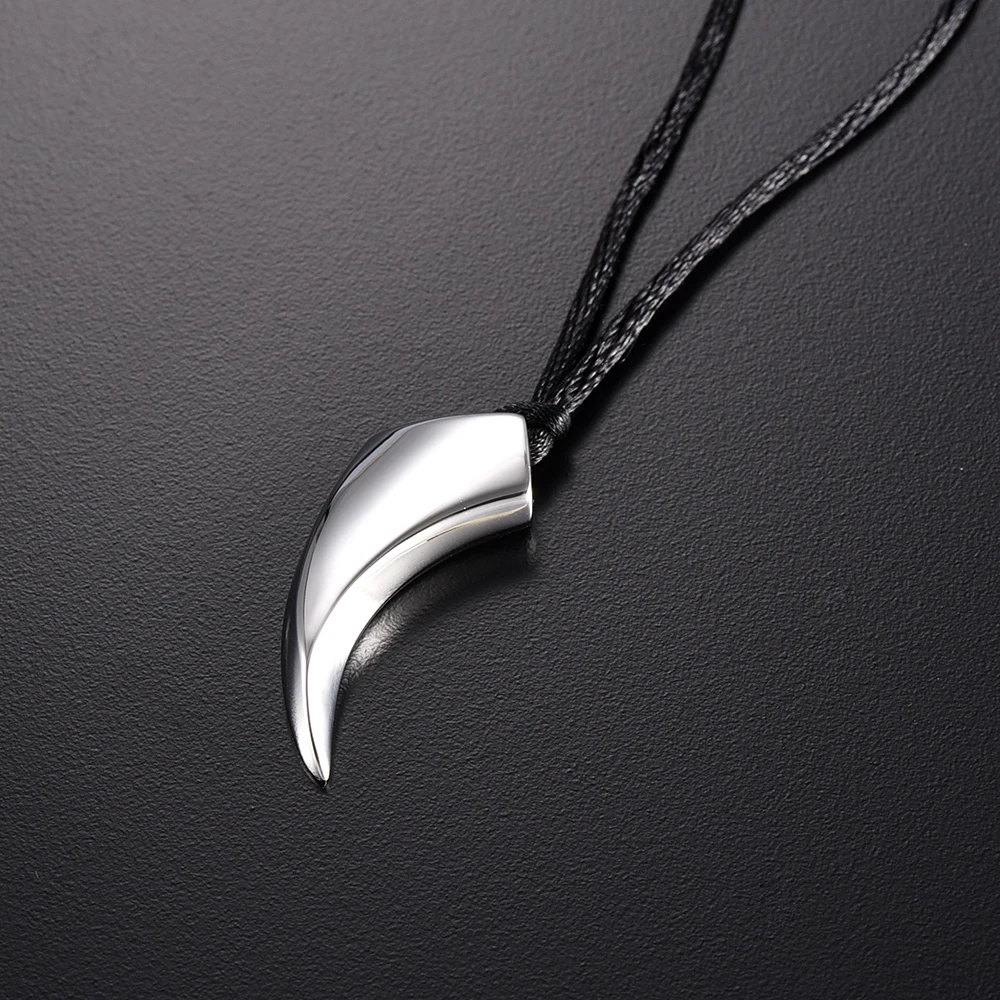 JJ9918 High Polished Stainless Steel horn Cremation Urn Necklace With Free Black Rope For Women Men Memorial Keepsake Jewelry
JJ9918 High Polished Stainless Steel horn Cremation Urn Necklace With Free Black Rope For Women Men Memorial Keepsake Jewelry