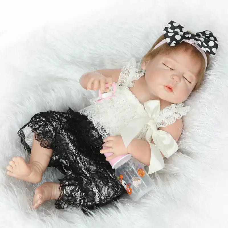 Fake baby doll reborn silicone 57CM girl doll reborn for kids gift can enter water bebe doll reborn menina de silicone menina
Fake baby doll reborn silicone 57CM girl doll reborn for kids gift can enter water bebe doll reborn menina de silicone menina