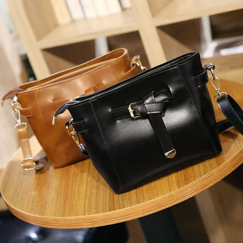 2020 new woman handbags, Korean version shoulder bag, woman messenger bag, tassel bucket bag, four sets flap.
2020 new woman handbags, Korean version shoulder bag, woman messenger bag, tassel bucket bag, four sets flap.