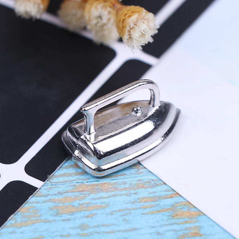 1pcs 1:12 Scale Cute Mini Doll House Miniature Adornment An Iron Clothes Tool Doll House Accessories Furniture Toys
1pcs 1:12 Scale Cute Mini Doll House Miniature Adornment An Iron Clothes Tool Doll House Accessories Furniture Toys