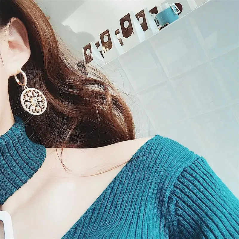 Korean retro temperament round earrings female simple wild personality exquisite small silver plated long pendant earring
Korean retro temperament round earrings female simple wild personality exquisite small silver plated long pendant earring
