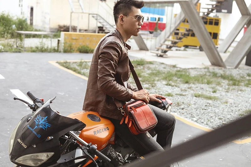 Real Leather Male Multifunction Fashion Messenger bag Casual Design Cross-body One Shoulder bag Satchel Tote School Bag 8025
Real Leather Male Multifunction Fashion Messenger bag Casual Design Cross-body One Shoulder bag Satchel Tote School Bag 8025