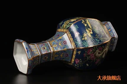 Jingdezhen vase ceramic antique gold enamel color pasta six flowers and flowers collection process Decoration Decoration
Jingdezhen vase ceramic antique gold enamel color pasta six flowers and flowers collection process Decoration Decoration