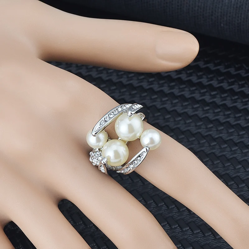 Wholesale Fashion Rings With Plentiful Imitation Pearls Petalage Crystal Studded Wedding Jewelry For Women Free Shipping J00197
Wholesale Fashion Rings With Plentiful Imitation Pearls Petalage Crystal Studded Wedding Jewelry For Women Free Shipping J00197