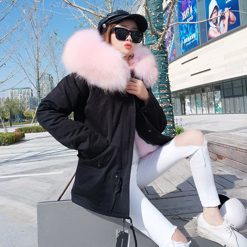 2022 Women Clothing Winter Jackets and Coats Regular Length Casual Outerwear Cotton Shell Faux Fur Liner Real Raccoon Fur Hood
2022 Women Clothing Winter Jackets and Coats Regular Length Casual Outerwear Cotton Shell Faux Fur Liner Real Raccoon Fur Hood