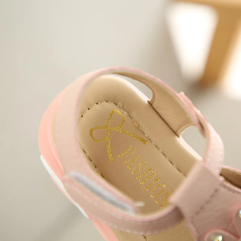 Led Girls Sandals Summer Baby Girl Shoes Breathable Anti-Slip LED Light Design Floral Shoes Sandals Toddler Soft Soled Sneakers
Led Girls Sandals Summer Baby Girl Shoes Breathable Anti-Slip LED Light Design Floral Shoes Sandals Toddler Soft Soled Sneakers