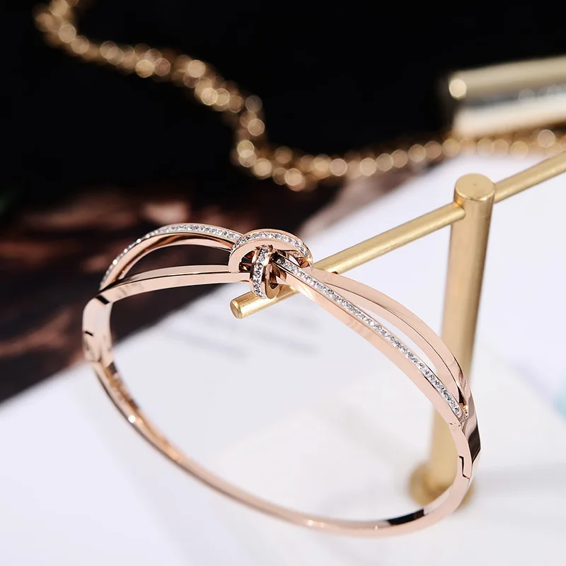 YUN RUO 2019 Simple & Chic Fashion Crystal Bowknot Bangle Rose Gold Color Titanium Steel Jewelry Woman Birthday Gift Never Fade
YUN RUO 2019 Simple & Chic Fashion Crystal Bowknot Bangle Rose Gold Color Titanium Steel Jewelry Woman Birthday Gift Never Fade