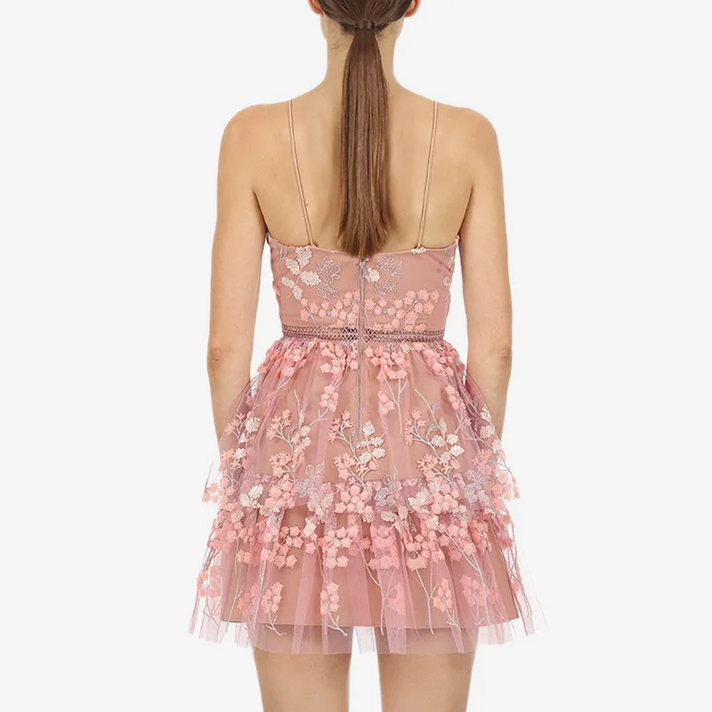 2019 New arrive Pink Floral-embellished Lace Dress Spaghetti Strap Backless Layered mesh Mini Women Dress
2019 New arrive Pink Floral-embellished Lace Dress Spaghetti Strap Backless Layered mesh Mini Women Dress