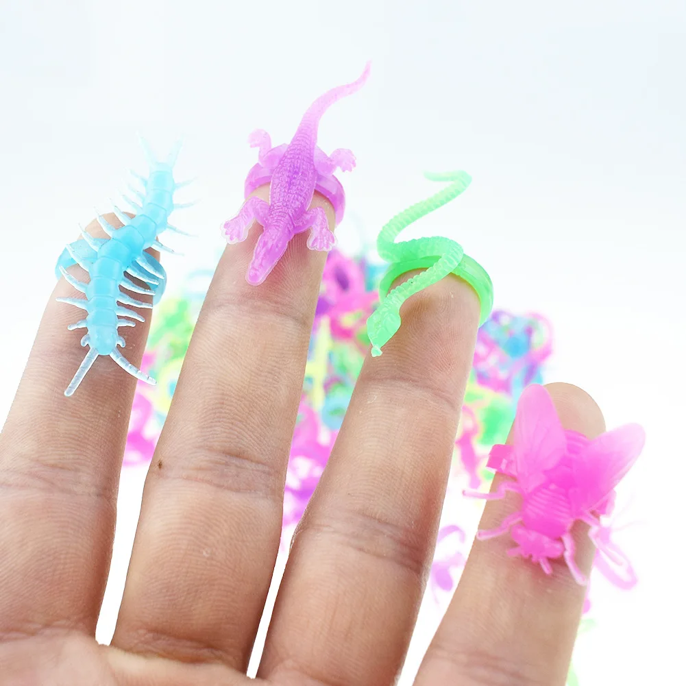 10pcs/lot Novel fluorescent ring luminous effect mini centipede snake gecko insect rings toy model twist egg toys Halloween prop
10pcs/lot Novel fluorescent ring luminous effect mini centipede snake gecko insect rings toy model twist egg toys Halloween prop