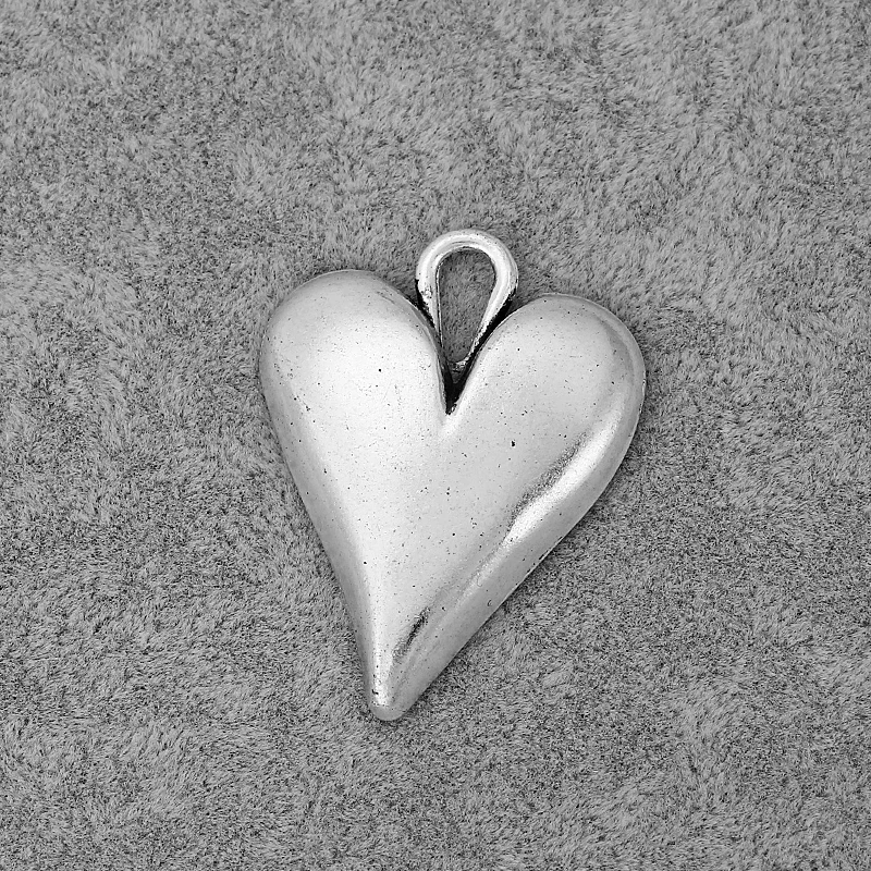 10PCS Tibetan Silver Heart Love Charms Big Hole Pendants for Ethnic Necklace Earring DIY Jewelry Making Findings 38x28mm
10PCS Tibetan Silver Heart Love Charms Big Hole Pendants for Ethnic Necklace Earring DIY Jewelry Making Findings 38x28mm
