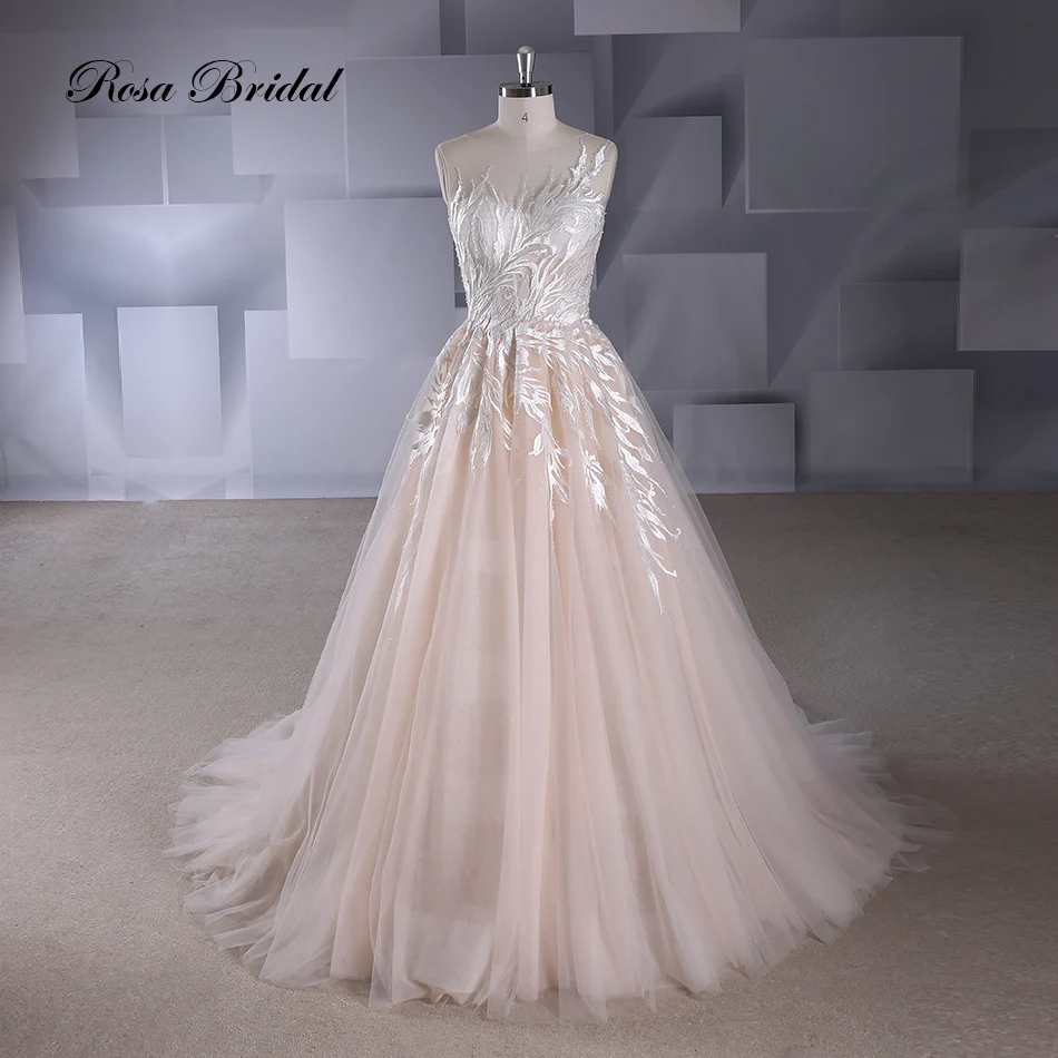 Rosabridal A-line wedding dress Champagne O collar sleeveless build in lace appliques lace up bridal gown with court tail
Rosabridal A-line wedding dress Champagne O collar sleeveless build in lace appliques lace up bridal gown with court tail