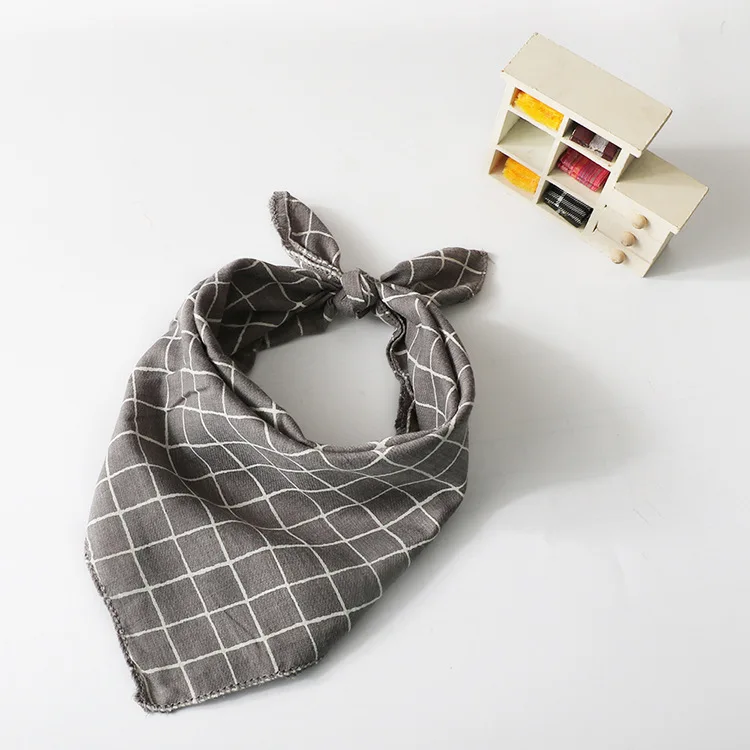 45*45cm Spring 2018 new baby slobber scarf fashion children's square Plaid printed cotton and hemp scarf small scarf
45*45cm Spring 2018 new baby slobber scarf fashion children's square Plaid printed cotton and hemp scarf small scarf