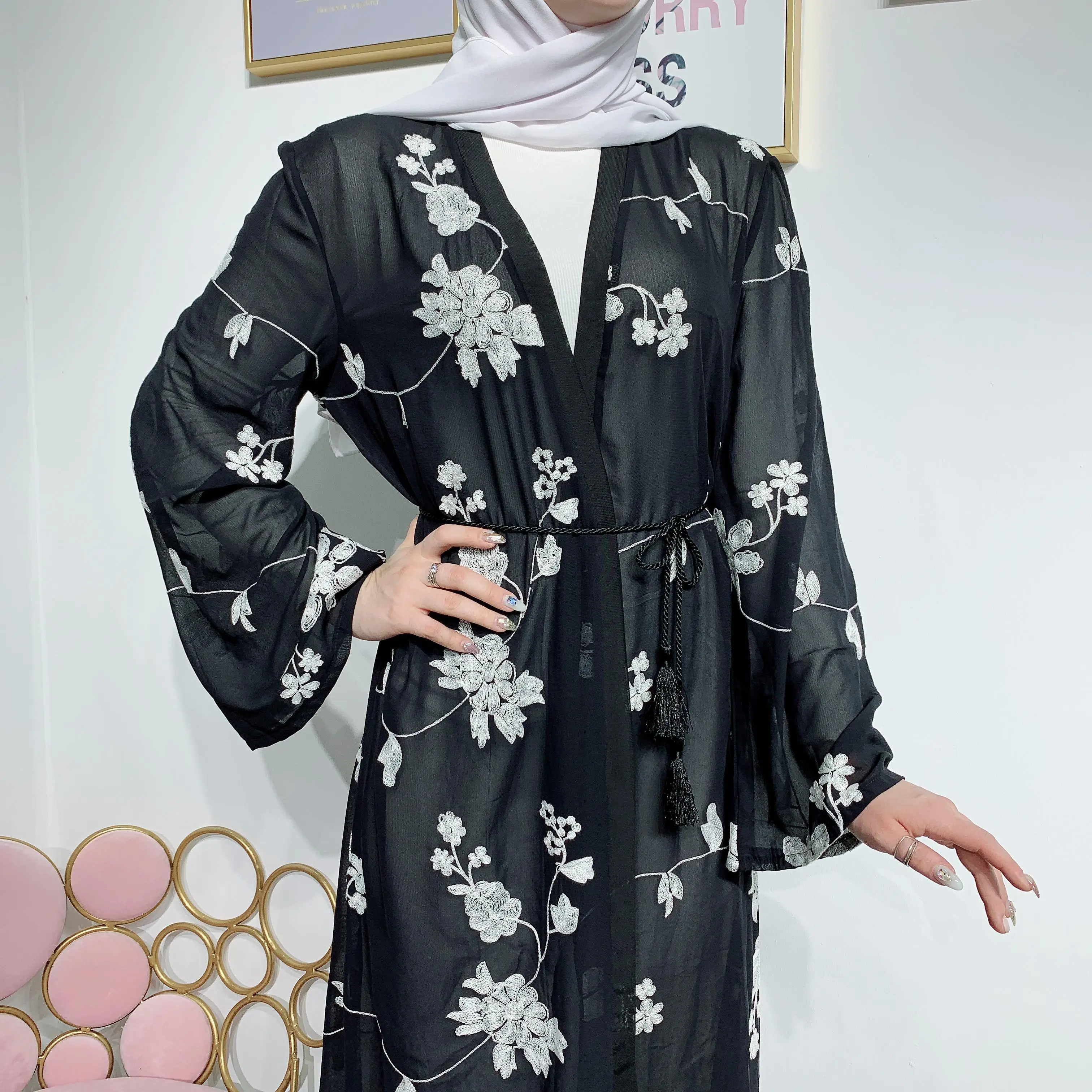 Dubai Women Open Front Cardigan Long Dress Abaya Black Flower Muslim Maxi Robe Gown Arab Islam Clothing With Belt Loose Fashion
Dubai Women Open Front Cardigan Long Dress Abaya Black Flower Muslim Maxi Robe Gown Arab Islam Clothing With Belt Loose Fashion