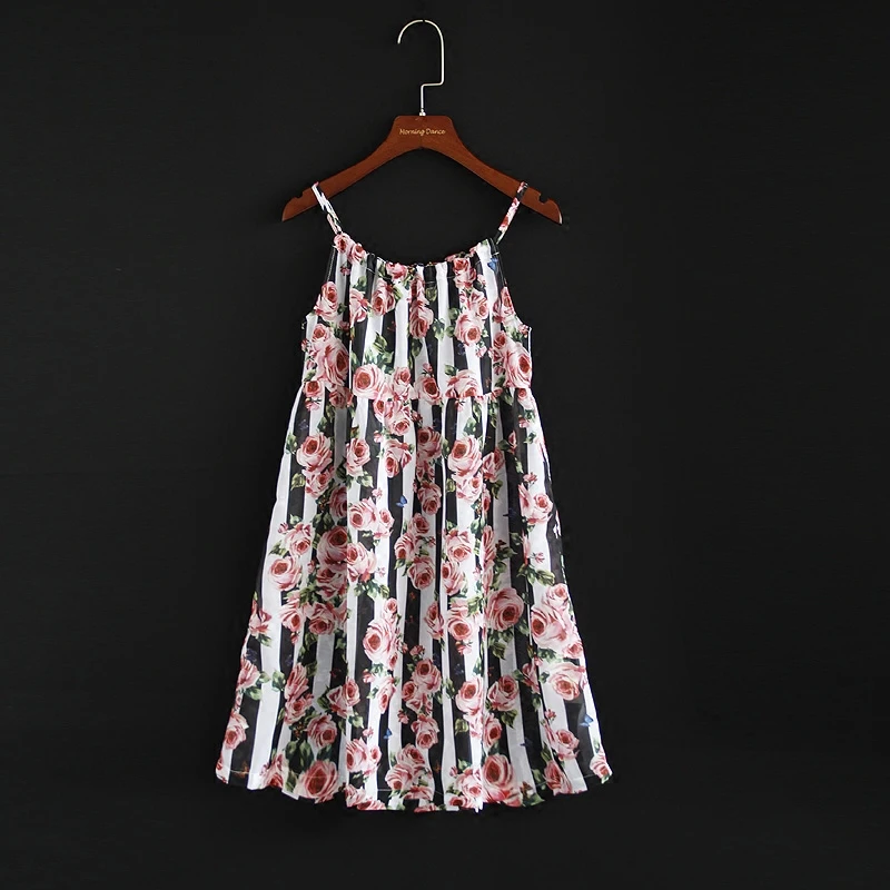 Summer children fashion family look clothes kids mom girls chiffon rose flower party holiday dress mother daughter beach dresses
Summer children fashion family look clothes kids mom girls chiffon rose flower party holiday dress mother daughter beach dresses