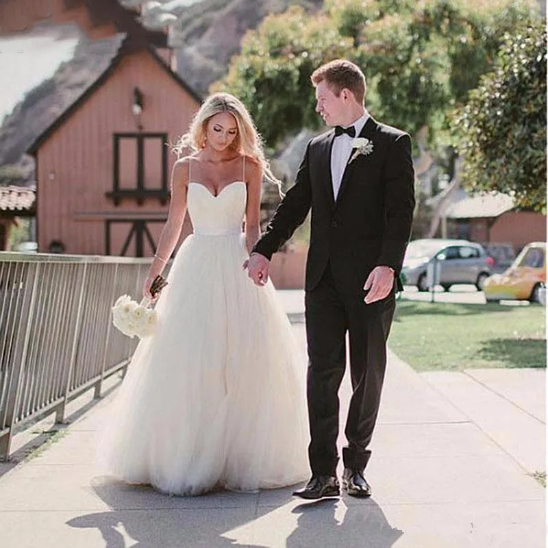 2019 Newest Simple White Beach Wedding Dresses A-Line Spaghetti Straps Appliques Sashes Sweep Train Bridal Gowns Vestidos De Nov
2019 Newest Simple White Beach Wedding Dresses A-Line Spaghetti Straps Appliques Sashes Sweep Train Bridal Gowns Vestidos De Nov