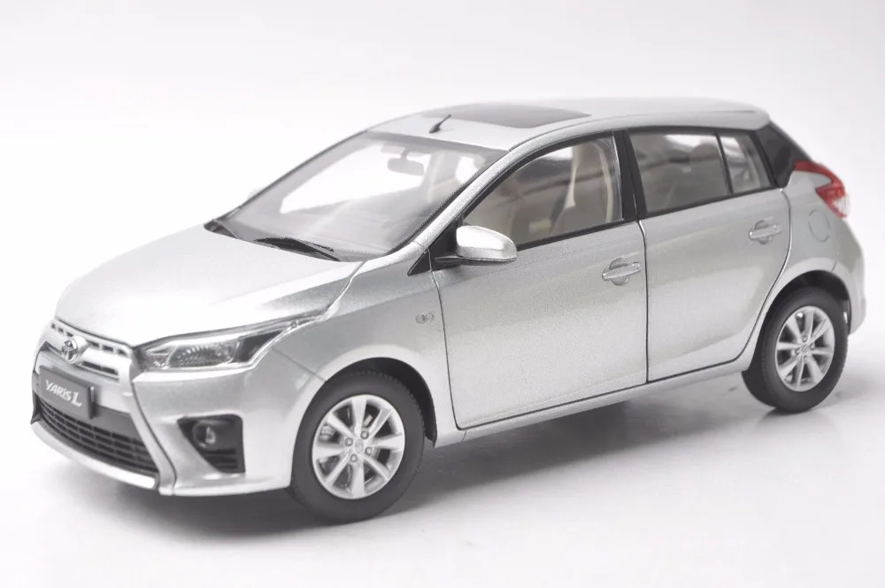 1:18 литая модель для игрушечного автомобиля Yaris L из серебряного сплава, миниатюрные коллекционные подарки
1:18 литая модель для игрушечного автомобиля Yaris L из серебряного сплава, миниатюрные коллекционные подарки