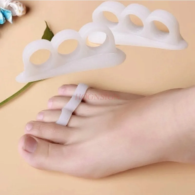 Toe aligner three-hole thumb valgus melon toe toe bender wearable shoe overlap toe separator
Toe aligner three-hole thumb valgus melon toe toe bender wearable shoe overlap toe separator