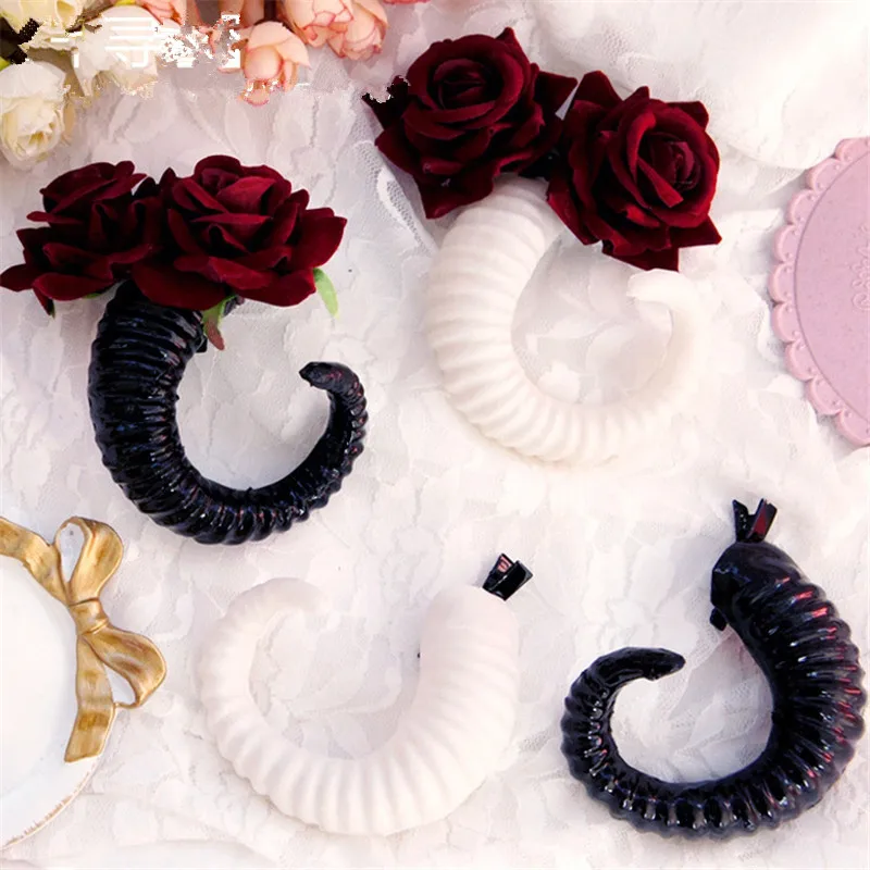 1 Pair Cosplay Sheep Horn Headwear Rose Hair Clip Women's Hair Accessory Demon Evil Gothic Lolita Halloween Headband Props
1 Pair Cosplay Sheep Horn Headwear Rose Hair Clip Women's Hair Accessory Demon Evil Gothic Lolita Halloween Headband Props