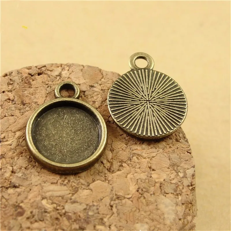 RONGQING 100pcs/lot Vintage Bronze Earring Settings 10mm Cabochon Setting Pedant DIY Jewelry Findings
RONGQING 100pcs/lot Vintage Bronze Earring Settings 10mm Cabochon Setting Pedant DIY Jewelry Findings