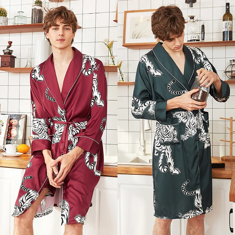 Fashion Men's Summer Kimono Robe Bath Gown Casual Silky Home Wear Male Nightgown Sleepwear Sleepshirts Pijama Mujer L-XXL
Fashion Men's Summer Kimono Robe Bath Gown Casual Silky Home Wear Male Nightgown Sleepwear Sleepshirts Pijama Mujer L-XXL