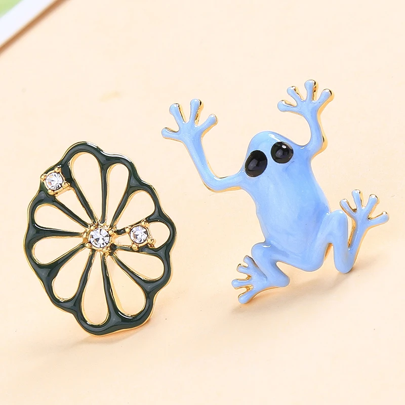 Фото Модные маленькие разноцветной эмалью в виде лягушки из серьги гвоздики капель с