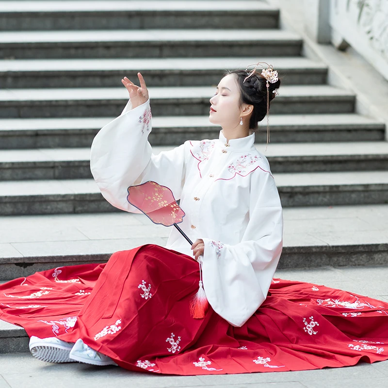 Hanfu танцевальный костюм с вышивкой династии Тан танцевальная одежда принцессы Китайская традиционная древняя народная одежда Hanfu наряд сце...
Hanfu танцевальный костюм с вышивкой династии Тан танцевальная одежда принцессы Китайская традиционная древняя народная одежда Hanfu наряд сце...