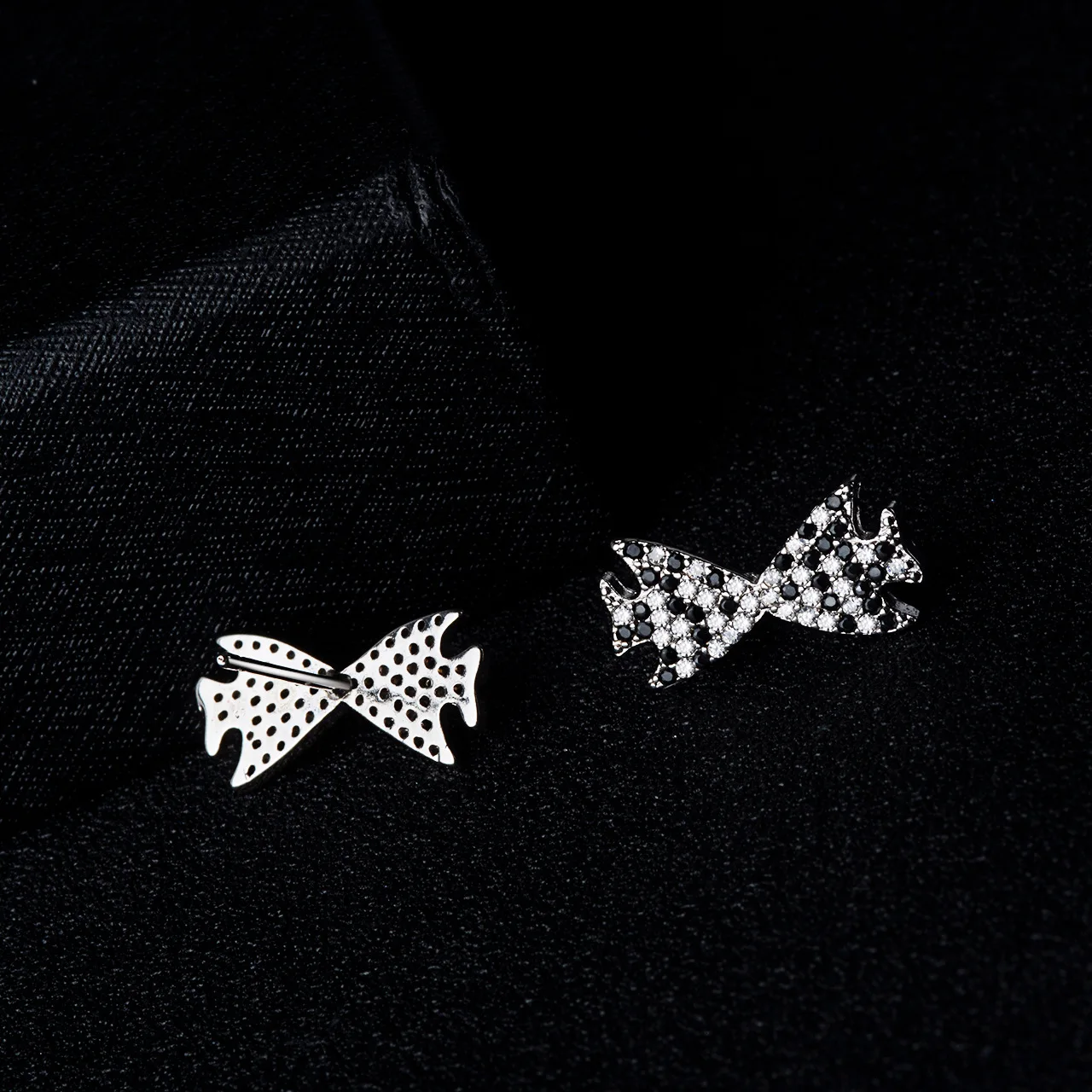 S925 silver earring, Cute little fish kiss stud earrings, Valentine's day gift Fashion Jewelry Stud Earrings,
S925 silver earring, Cute little fish kiss stud earrings, Valentine's day gift Fashion Jewelry Stud Earrings,